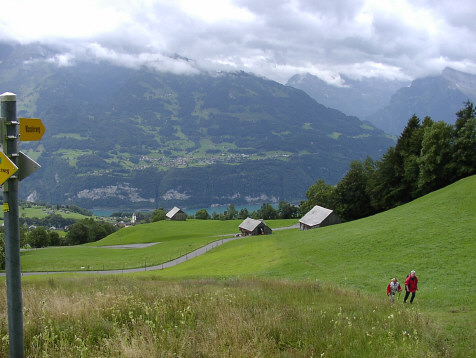 Hiking in the lower Swiss Alps -- Irmi & Undine